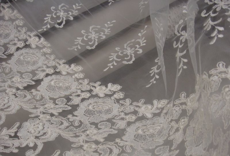 Esempio di tulle di pizzo per tende