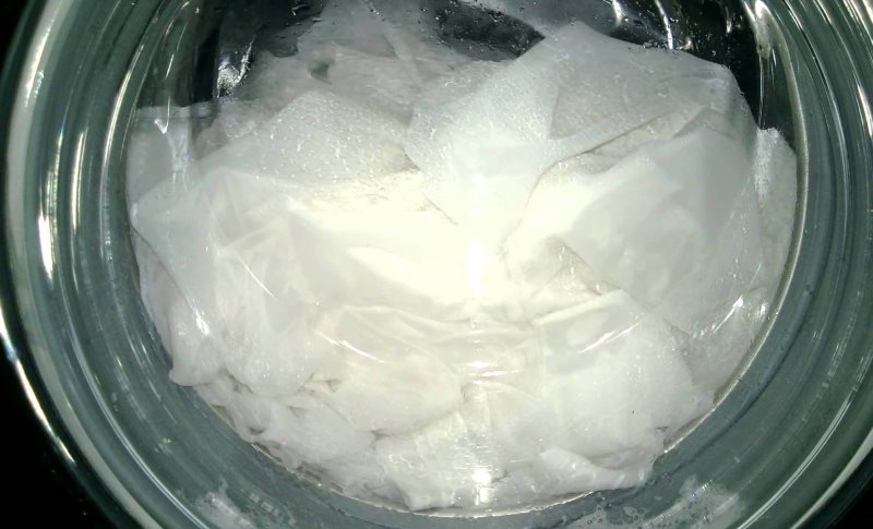 Tulle bagnato nel cestello della lavatrice
