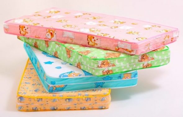Considerare l'età del bambino quando si sceglie un materasso