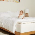 Materasso ortopedico alto e coprimaterasso aggiuntivo per un sonno confortevole