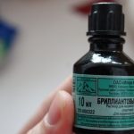 Bottiglia di vetro con verde brillante per sbiancare il tulle
