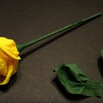 come fare una rosa da un tovagliolo