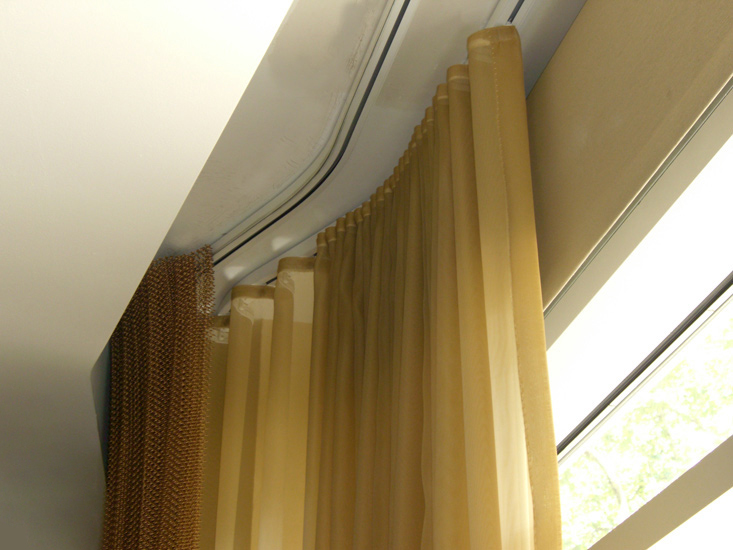 tende sul cornicione del soffitto