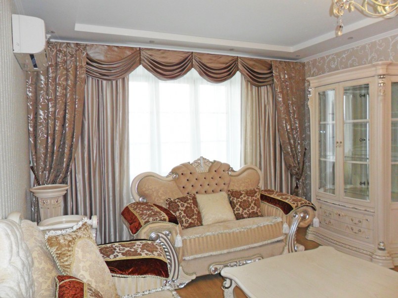 sala con tende classiche
