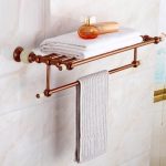 idee per l'arredamento del bagno con portasciugamani