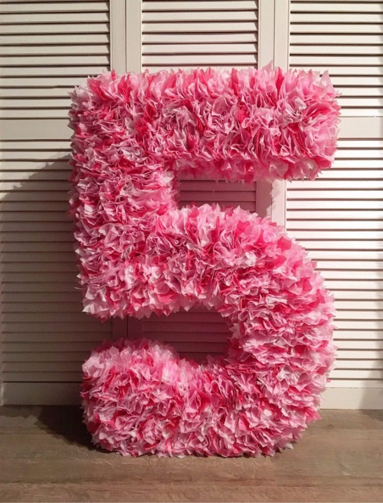 numeri e lettere dal design decorativo dei tovaglioli