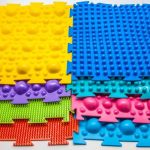 Idee e opzioni per il tappetino da massaggio per i piedi del bambino