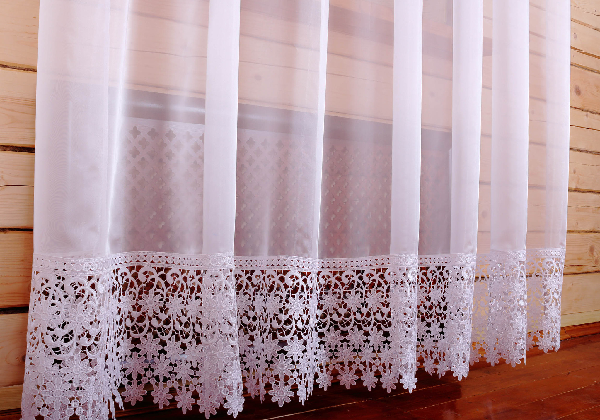 disegno in tulle con decoro