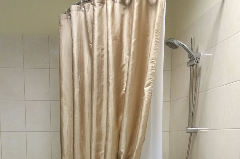 Doppia tenda nella cabina doccia