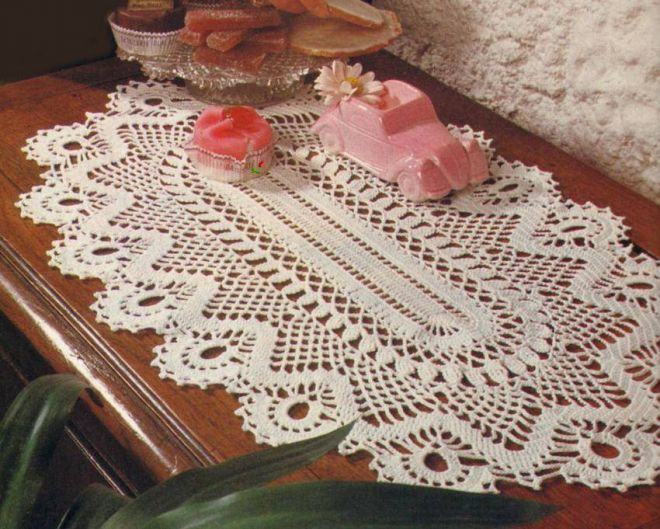 foto di decorazioni all'uncinetto con tovagliolo a filetto