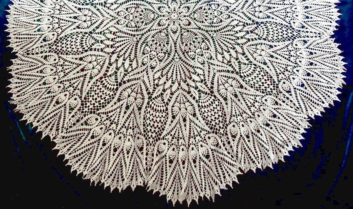 idee per decorare tovaglioli con filetti all'uncinetto