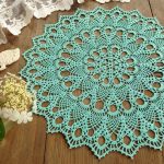 idee per decorare tovaglioli con filetti all'uncinetto