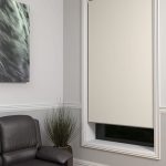 Divano in pelle con rivestimento scuro