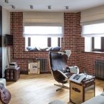 Doppie tende alla romana in un interno loft