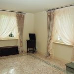 Pavimento in ceramica con superficie lucida