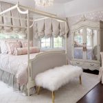 Tende lussuose in una camera da letto in stile classico