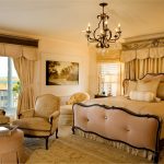 Ampia camera da letto in stile classico