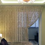 Tenda in organza semitrasparente con ricamo