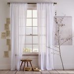 Tende bianche in voile leggero