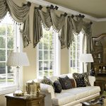 Decorazione per finestra con mantovano senza cornice