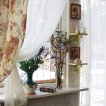 Tenda colorata con fermatende e velo bianco