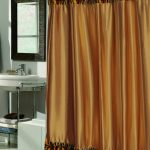 Tenda marrone con arricciature