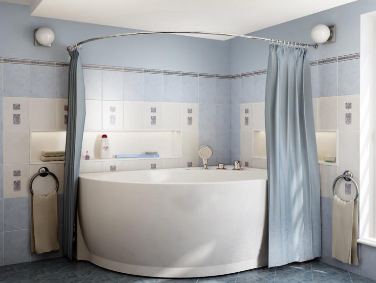 Tenda da doccia in tessuto semplice nel bagno