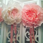Decorazione fotografica fai da te con garofani su tovaglioli