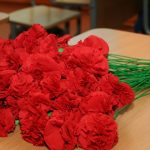 Idee per decorazioni fai da te con garofani su tovaglioli