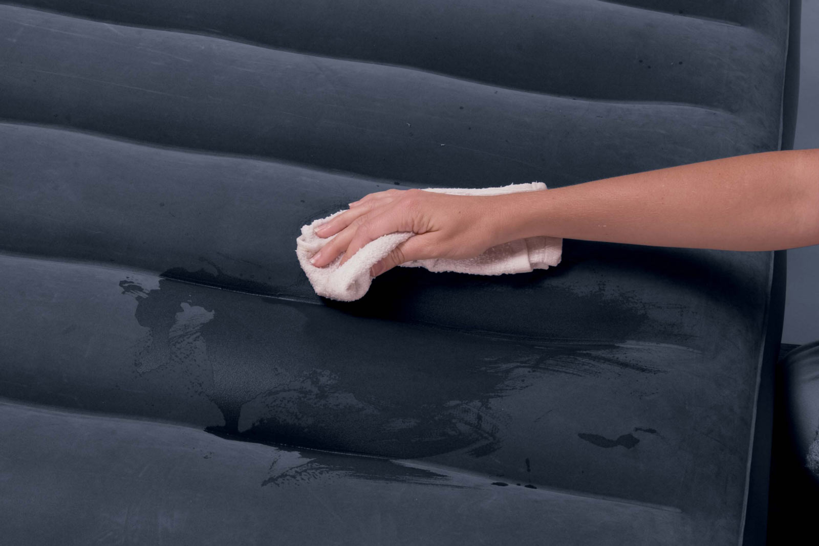 à la recherche d'une crevaison dans le matelas