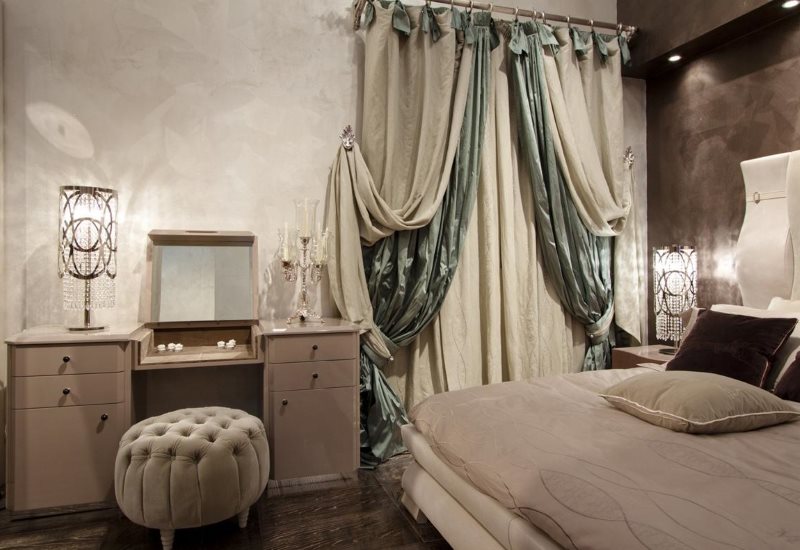 Tende italiane all'interno della camera da letto