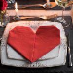 come piegare i tovaglioli per una decorazione originale della tavola
