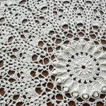 come realizzare all'uncinetto una decorazione per tovaglioli foto