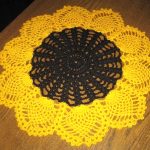 come realizzare all'uncinetto un tovagliolo a forma di girasole