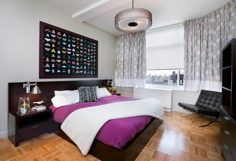 tende corte sul davanzale della finestra nella foto del design della camera da letto