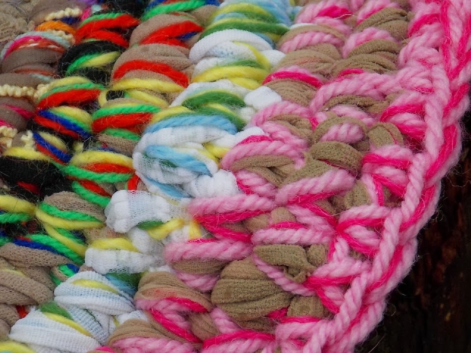 tappeto fatto di collant di nylon