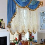 Tenda francese sulla finestra della cucina