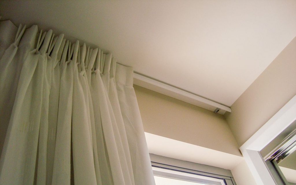 decorazione delle finestre con tende