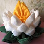 decorazione della tavola con tovaglioli origami
