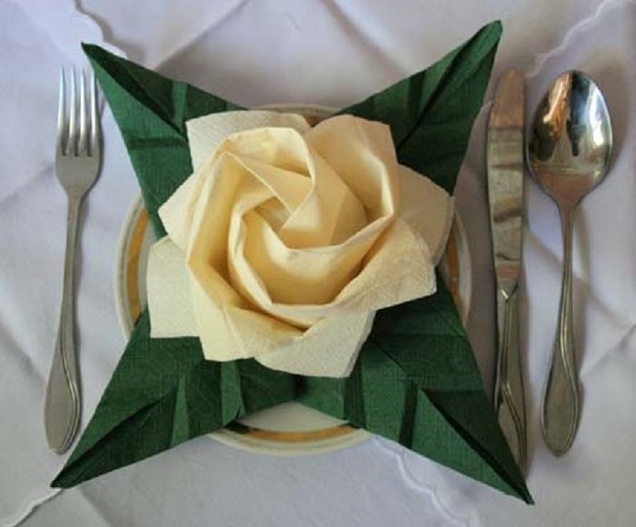 rose di tovagliolo origami