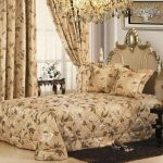tende jacquard con biancheria da letto