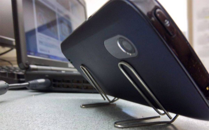 supporto per telefono con graffetta