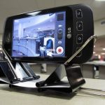 supporto per telefono realizzato con morsetti