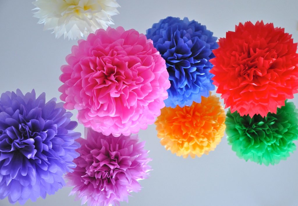 idee di design per pompon su tovaglioli di carta
