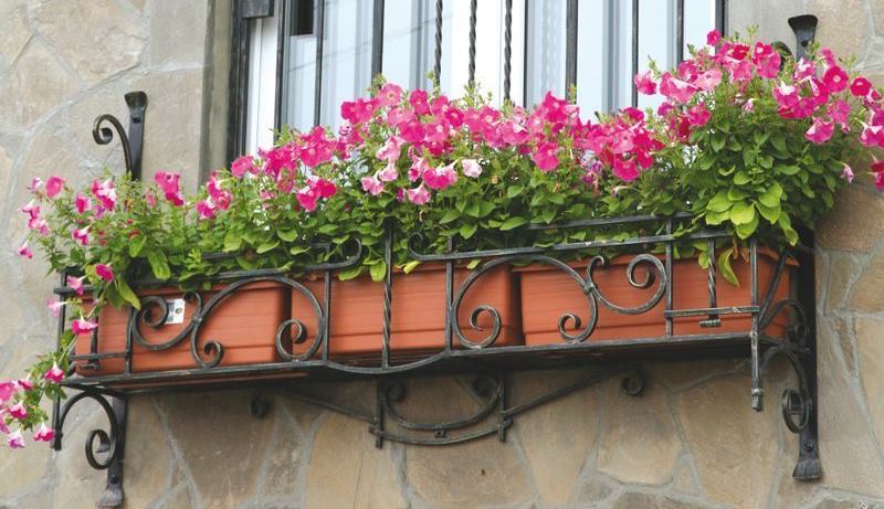 balcone per fiori alla finestra