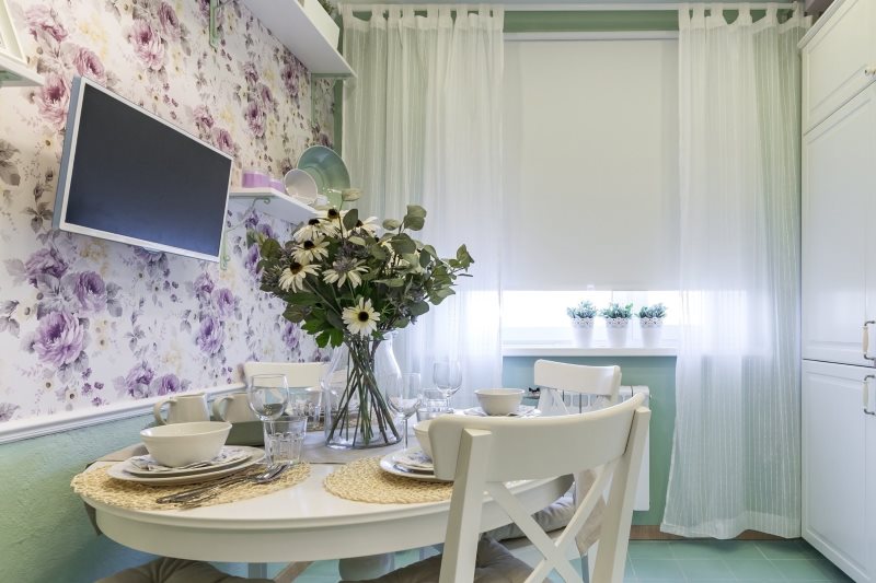 Progetto cucina con tulle di lino bianco