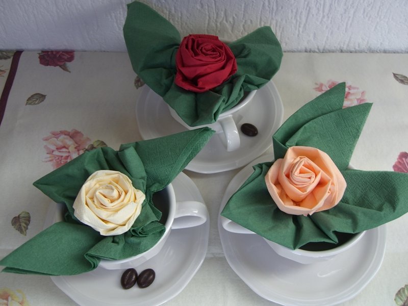 tovaglioli a forma di rose