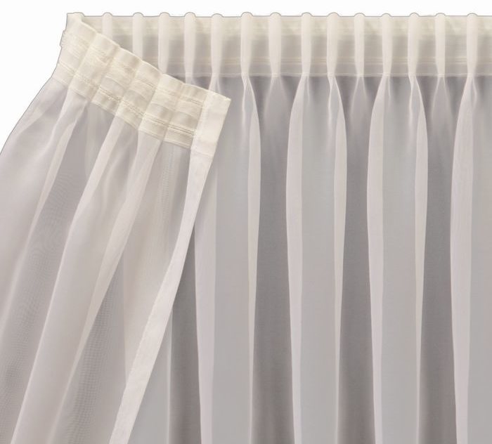 Arricciature su tulle bianco a forma di fiocchi