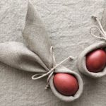 apparecchiatura del tavolo con tovaglioli design origami foto