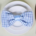 idee di design per apparecchiare la tavola con tovaglioli origami
